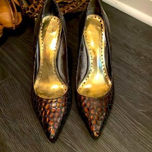 BCBG Brown shiny heels size 8 38